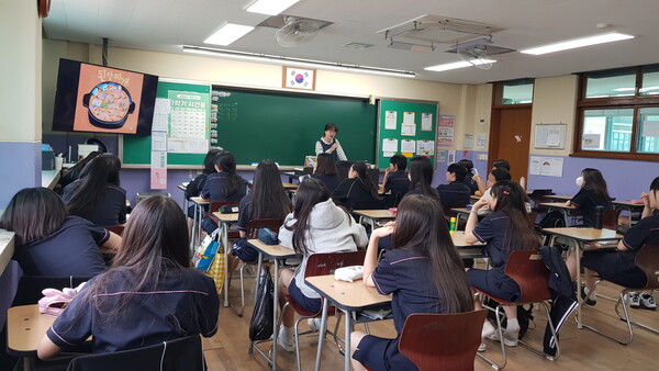 인천광역시교육청주안도서관, 천미진 작가와 학교 마을 그림책 만들기 운영