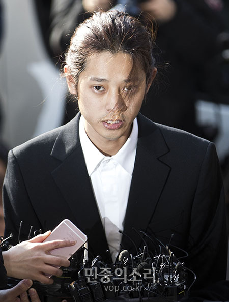 경찰, ‘성관계 불법촬영·유포’ 정준영 등 자택 압수수색
