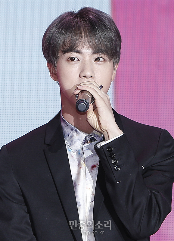 인사말하는 BTS 진[포토]