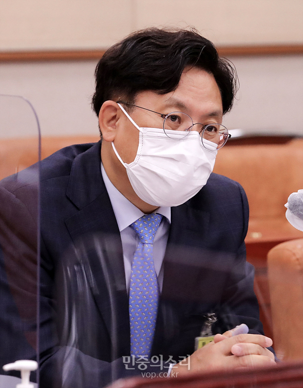 국감 답변하는 김관정 서울동부지검장[포토]