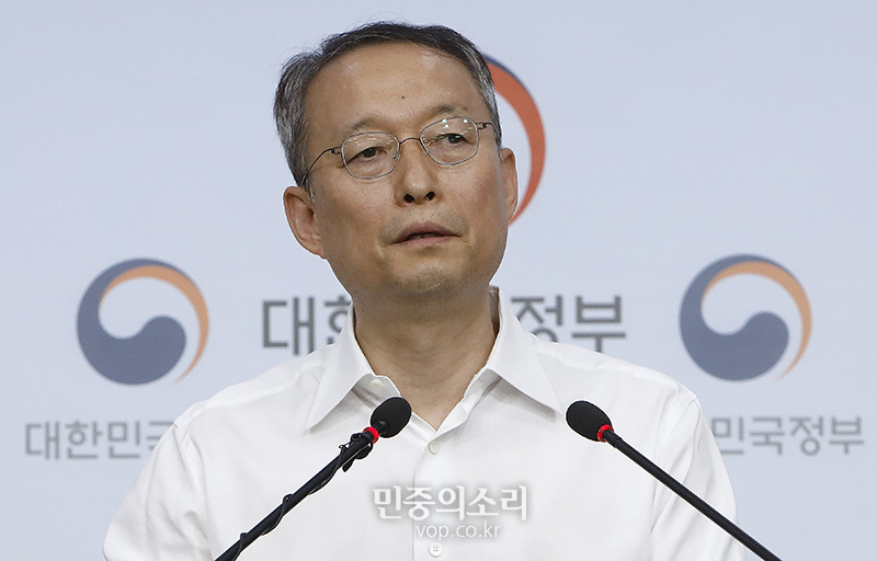 민주당 “백운규 구속영장 청구, 검찰의 명백한 정치 수사”