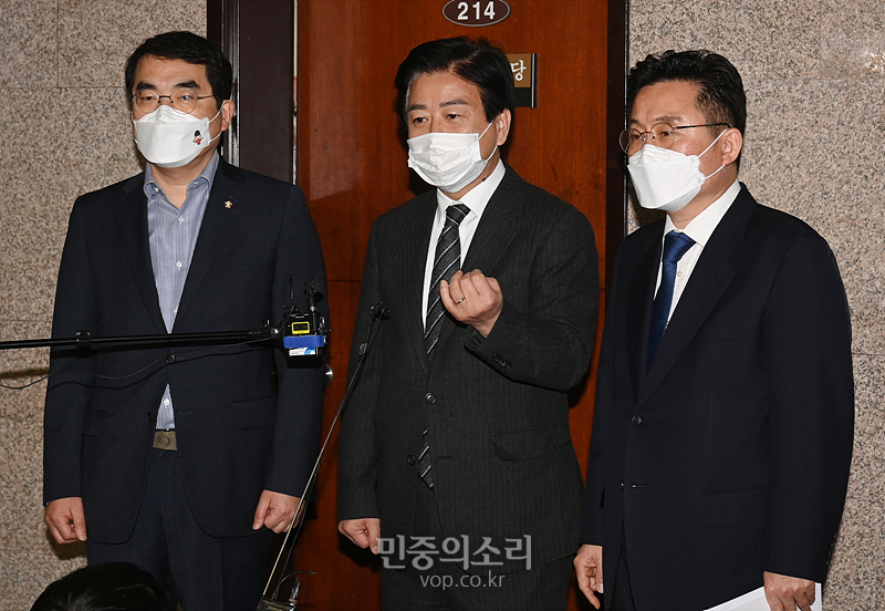 브리핑하는 노웅래 미디어상생TF 단장[포토]