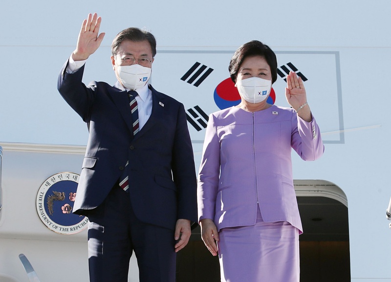 뉴욕 도착한 문 대통령, BTX와 유엔 SDG 회의서 연설