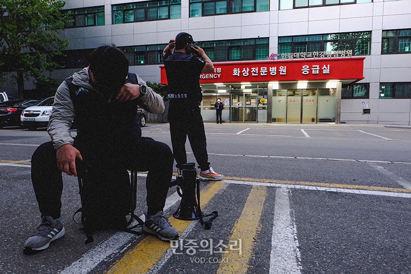 한강성심병원 앞을 지키는 건설노조 조합원들