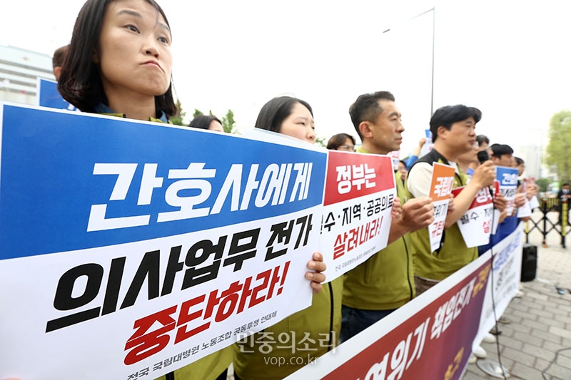 간호사에게 의사업무 전가 중단하라