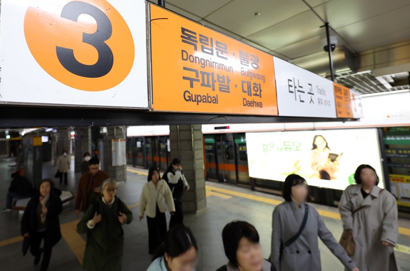 무색한 ‘2인1조’ 안전규정…“연신내역서 감전 사망한 노동자, 홀로 작업”