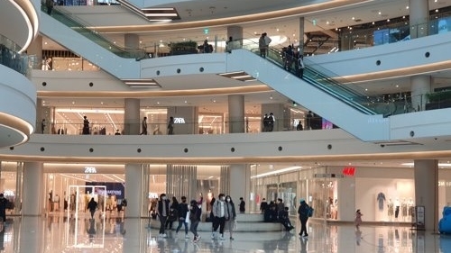 영등포 타임스퀘어도 닫았다...확진자 방문에 긴급 휴점