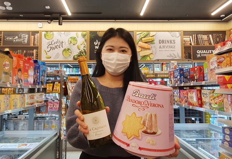 송년회 준비, 가까운 편의점에서 끝…이마트24, 연말맞이 먹거리 상품 대폭 할인