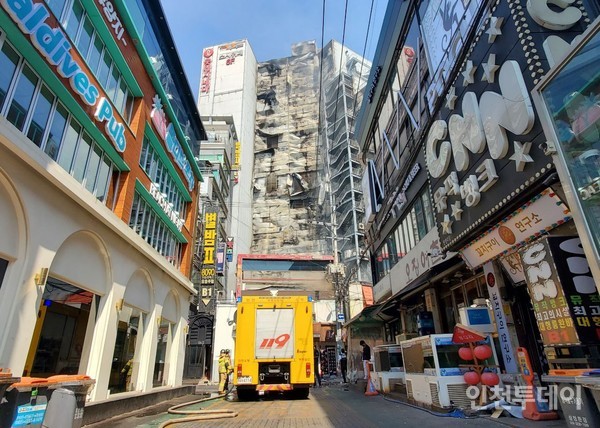 인천 부평 롯데시네마 건물 화재 완진...인명피해 없어[종합 2보]