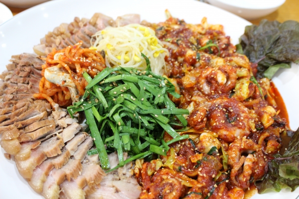 공주 낙지 맛집 공주낙지마을, 낙지의 쫄깃한 식감과 매콤한 양념의 환상적인 별미 제공
