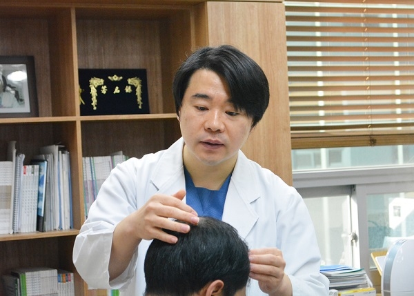 [칼럼] 모발이식 시 모발의 생존율을 결정하는 요인