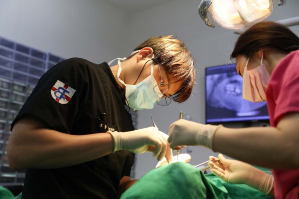 당뇨 등 전신질환 있다면, 네비게이션 임플란트 이용해야