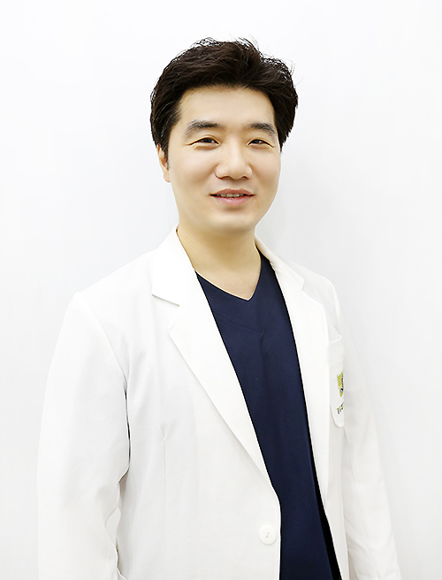 발톱무좀, 방치하면 심각한 변형 유발해… 오니코레이저 등으로 호전 가능