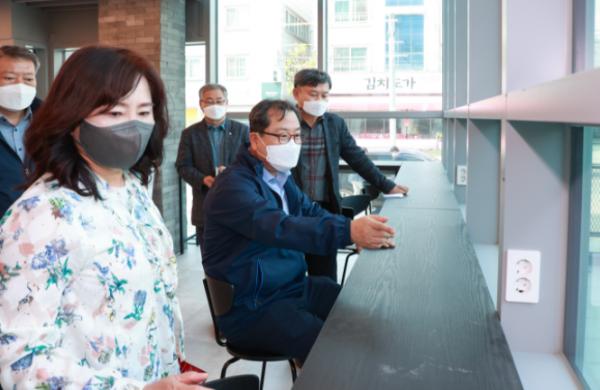 조광한 남양주시장, 첫 번째 청년창업공간 이석영신흥상회 현장 점검