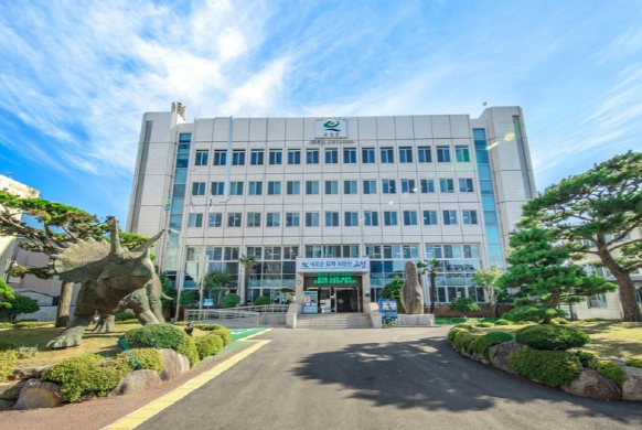 고성군, 5월은 영화관서  미나리보며 간부회의 시작