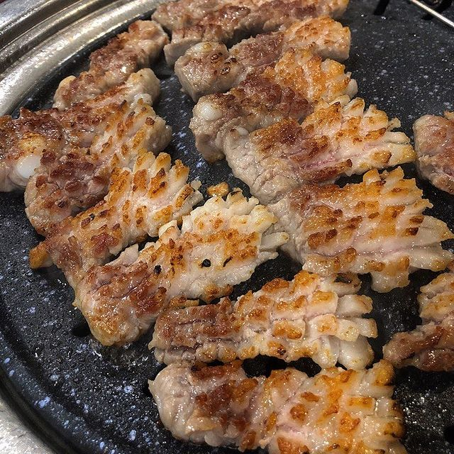 입안에서 살살 녹는다! 육회도 먹고, 꽃삼겹도 먹을 수 있는 서울 꽃등심 맛집 6