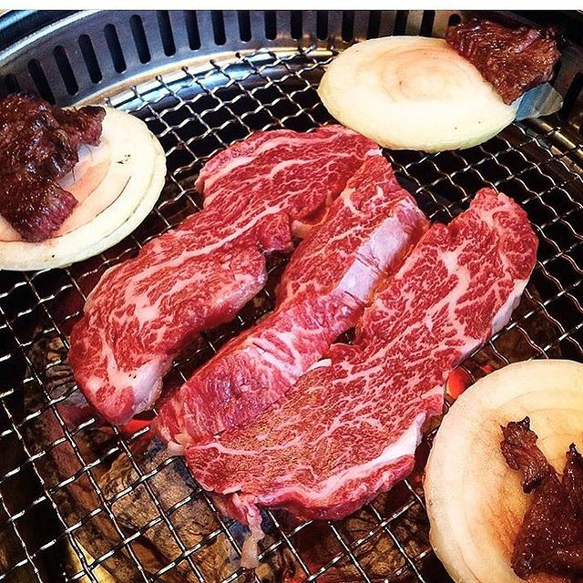 입안에서 살살 녹는다! 육회도 먹고, 꽃삼겹도 먹을 수 있는 서울 꽃등심 맛집 6