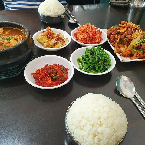 서울, 가평, 부산의 고봉밥 주는 식당 3