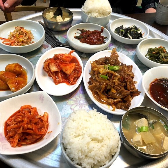 서울, 가평, 부산의 고봉밥 주는 식당 3