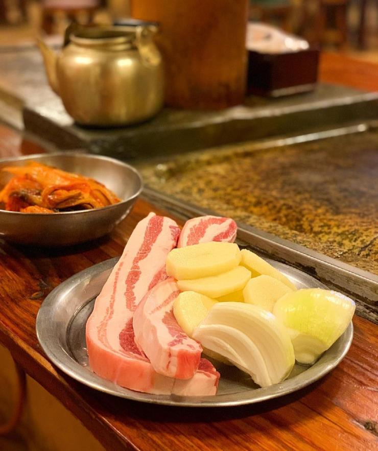 지글지글 이색 돌판 구이 맛집 4