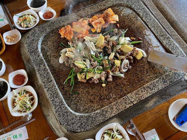 지글지글 이색 돌판 구이 맛집 4