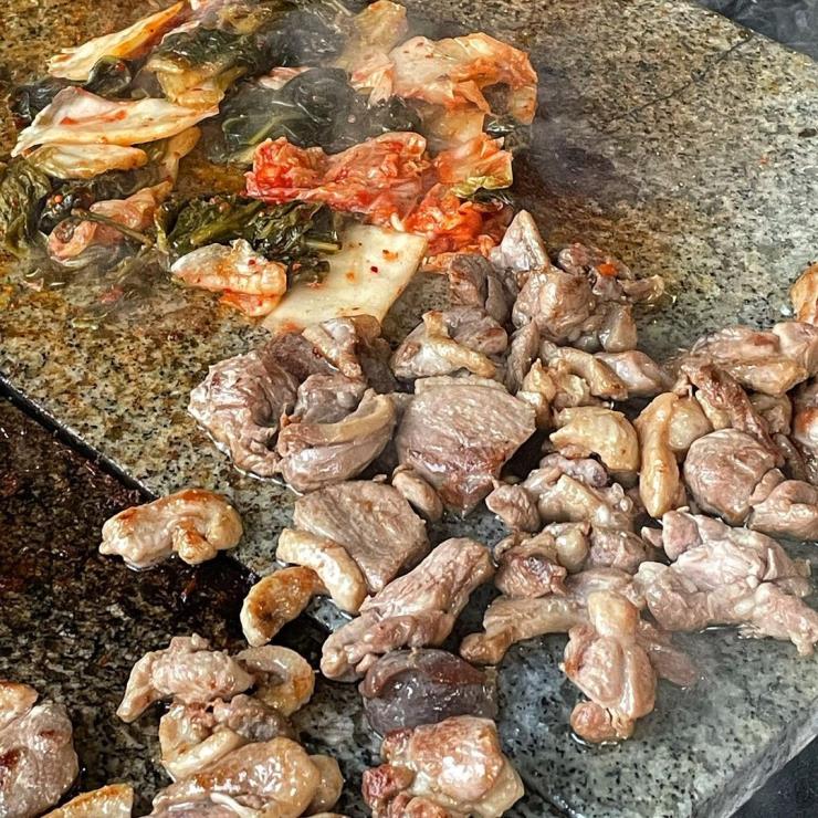 지글지글 이색 돌판 구이 맛집 4