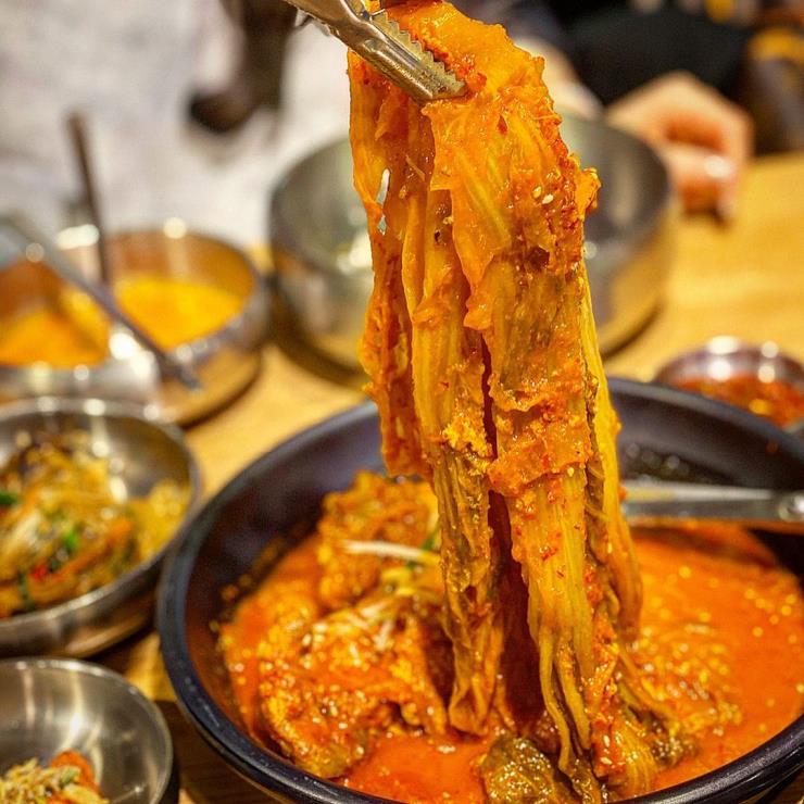 두공기는 기본! 밥도둑 대표 서울 김치찜 맛집 4