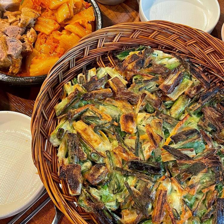 두공기는 기본! 밥도둑 대표 서울 김치찜 맛집 4