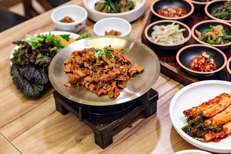 명인이 운영하는 맛집 4