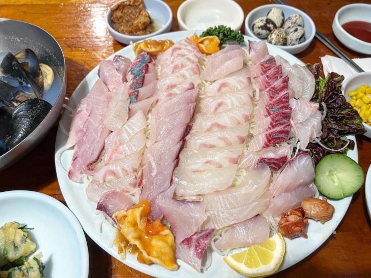 3만원대로 산더미 같은 회를? 서울의 극강의 가성비 횟집 3