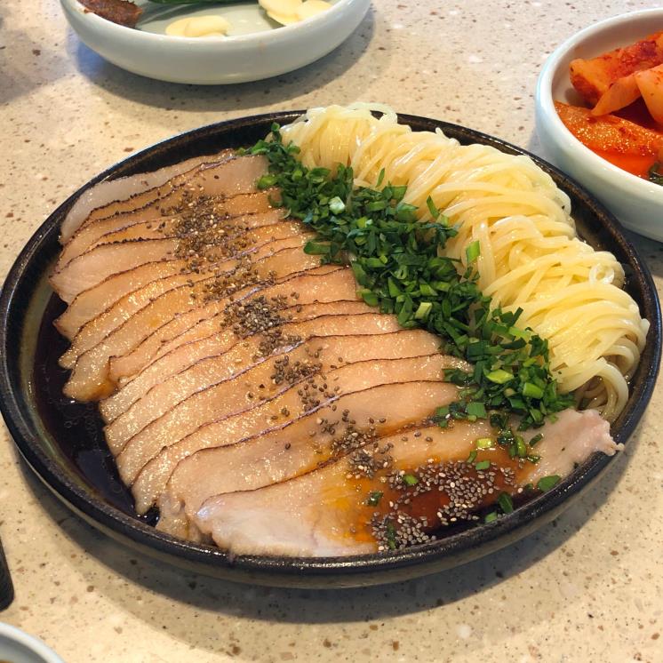 서울에서 만나는 정통 부산식 돼지국밥 4