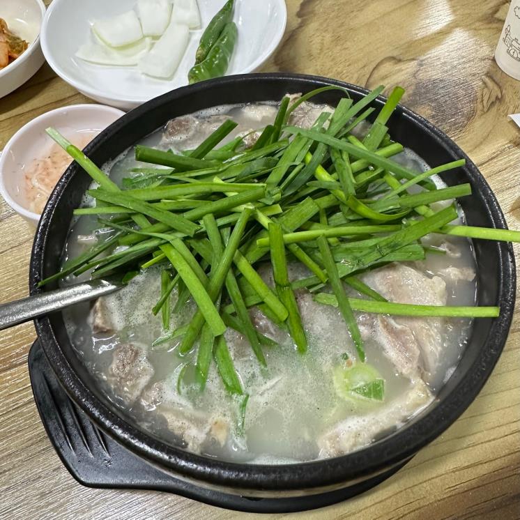 서울에서 만나는 정통 부산식 돼지국밥 4