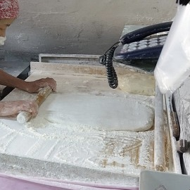 50년째 자가제면 칼국수를 내주는 노포 4