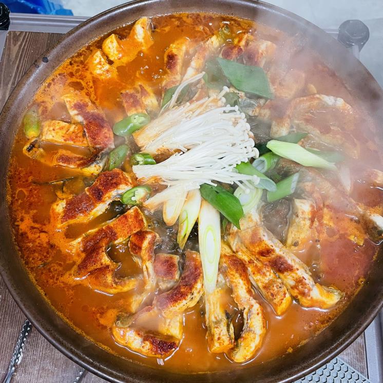 이색 몸보신 메뉴! 파김치 장어 전골 맛집 5