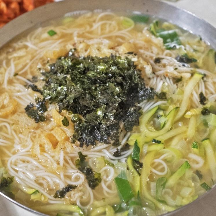50년 넘게 운영한 잔치국수 맛집 4