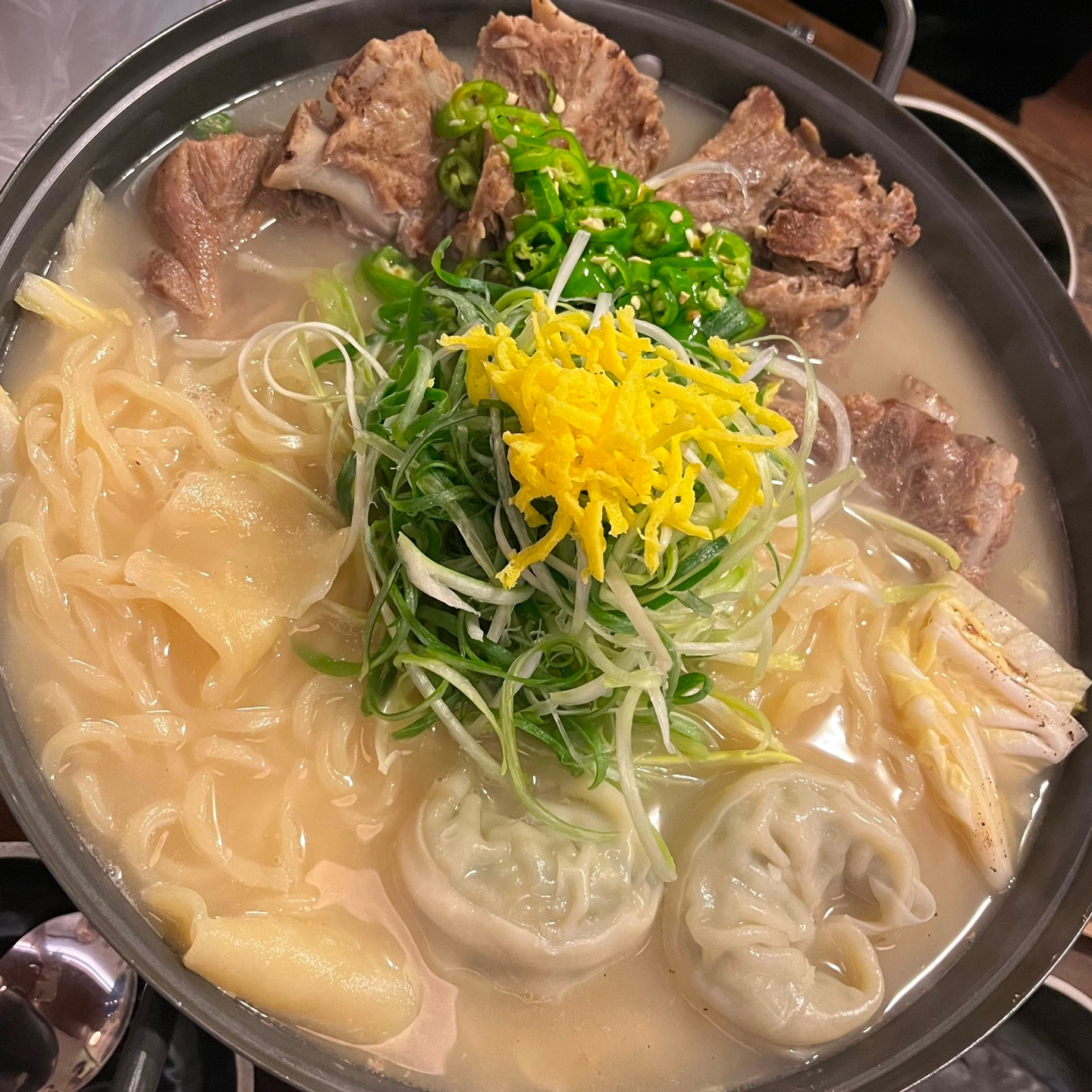 술안주부터 해장까지, 뼈칼국수 맛집 5