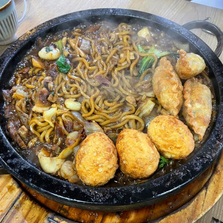 300도 돌판에 나오는 돌짜장 맛집 4