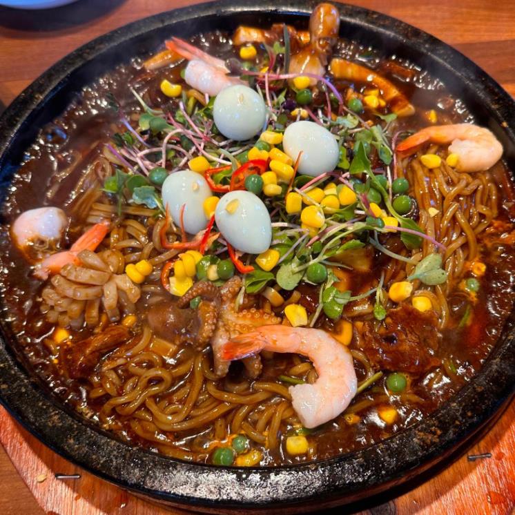 300도 돌판에 나오는 돌짜장 맛집 4