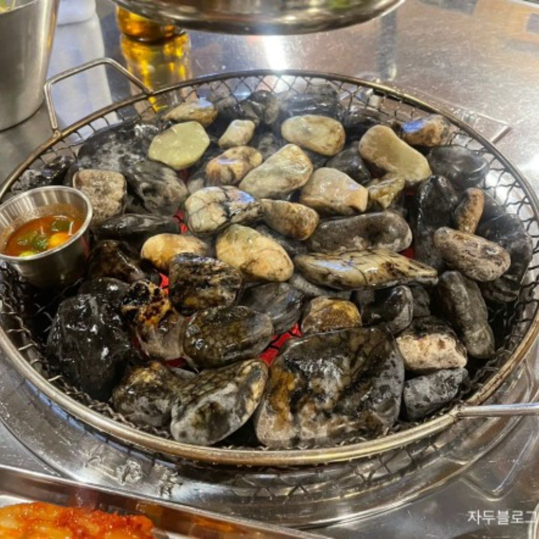 불타는 자갈 위에 구워 주는 삼겹살 맛집 4