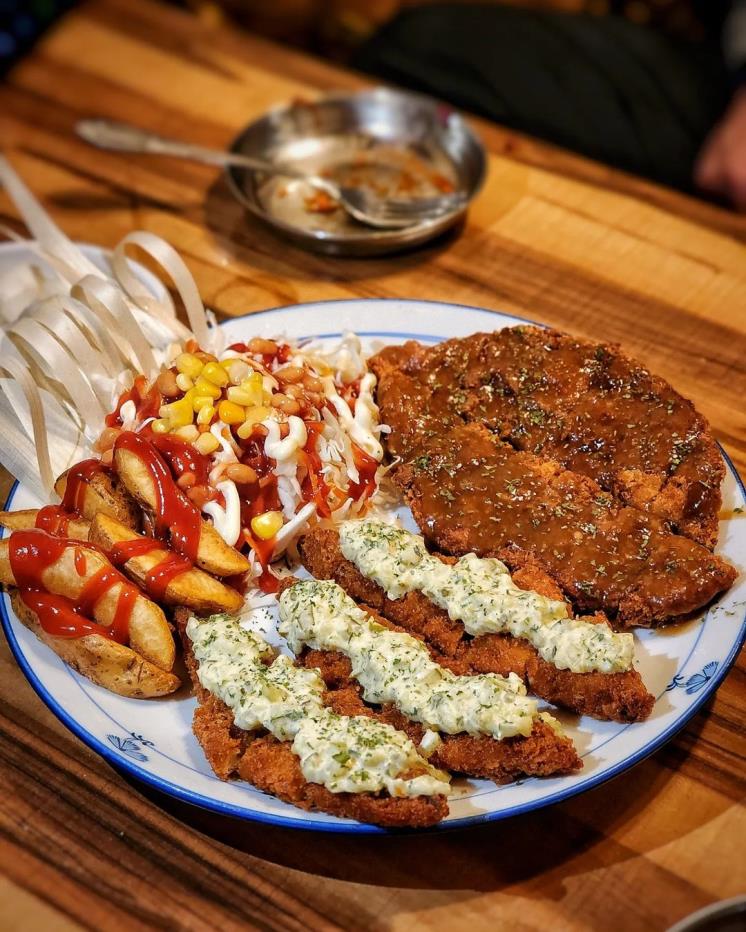 레트로 감성 그대로! 호프 치킨 맛집