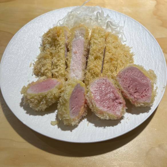 눈처럼 사르르 녹는 하얀 돈카츠! 충무로 신상 맛집 추천