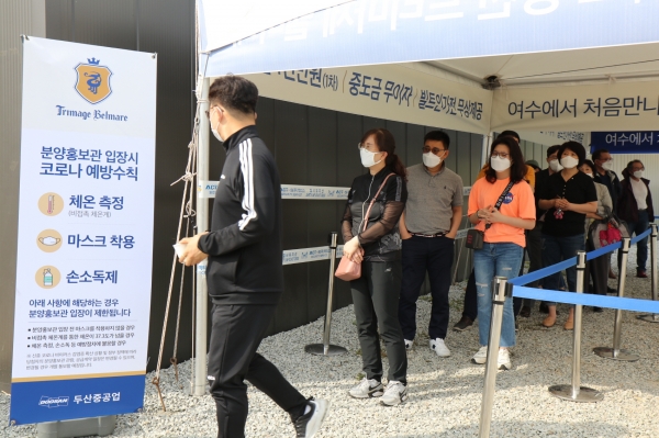 웅천 트리마제 벨마레 분양홍보관 수요자 발길