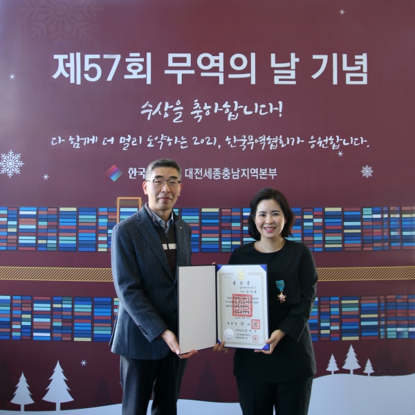 콜마비앤에이치, 무역의 날 기념식서 1억불 수출 탑 수상