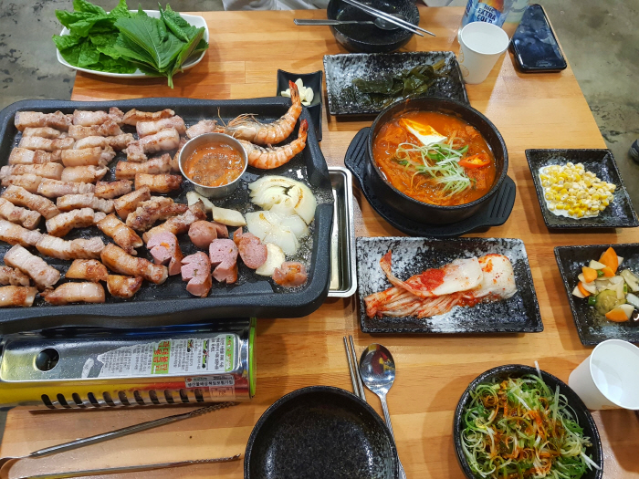 ‘함덕그때그집’ 효리네민박 단골집, 흑돼지고기구이 전문 제주도민맛집으로도 인기