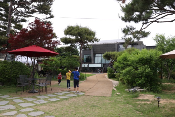 남양주 카페 ‘오로라 베이커리 카페’, 카페에서 보이는 아름다운 경치로 데이스 코스 ‘눈길’