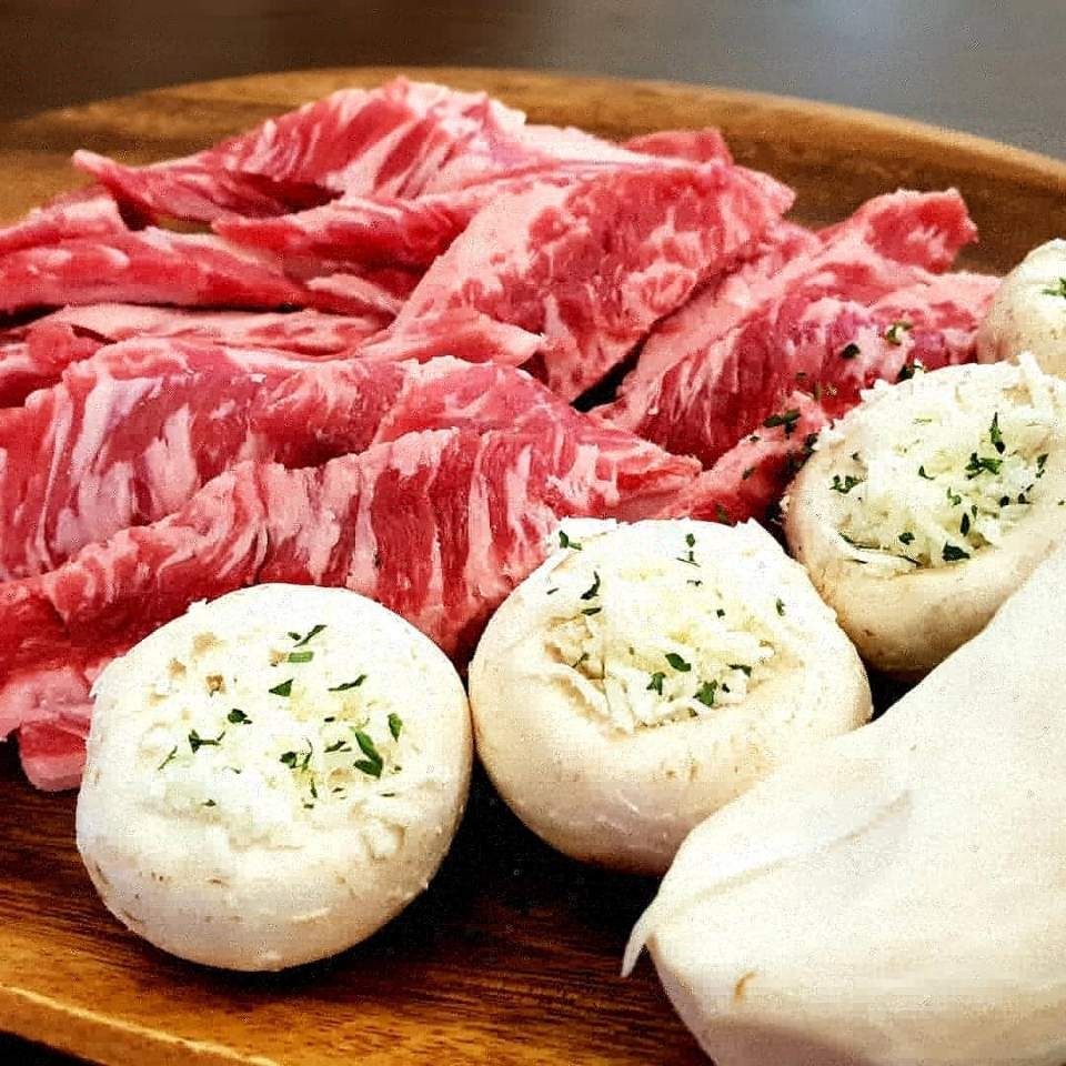 교대 맛집 ‘천억집’, 최고급 등심 마블링에 ‘눈길’