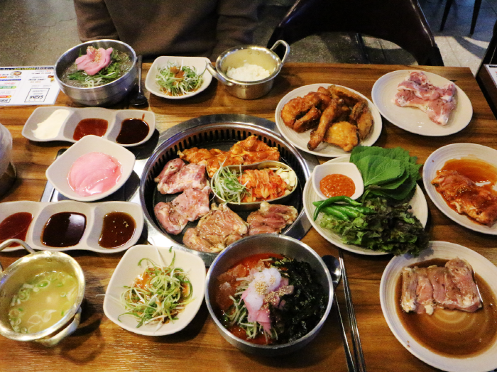 강남역 맛집 ‘사계진미 숯불닭갈비’ 프리미엄 닭갈비와 치킨, 술까지 무제한으로 제공해 연일 문전성시