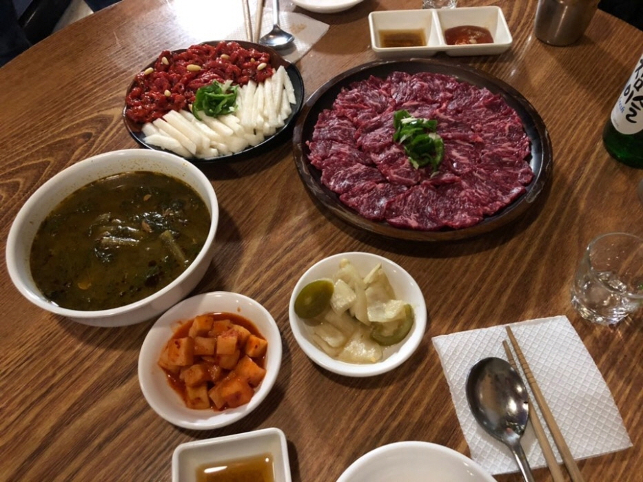 미식가들도 인정하는 사당역 육회집 회식 모임장소로 적합한 ‘서초동연가’