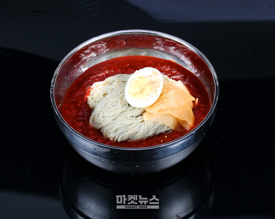 맘앤쇼핑, 논현동 손맛 그대로 담은 바른핵폭탄막국수·바른핵폭탄냉면 출시