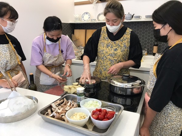 우리는 밥으로 서로를 응원한다